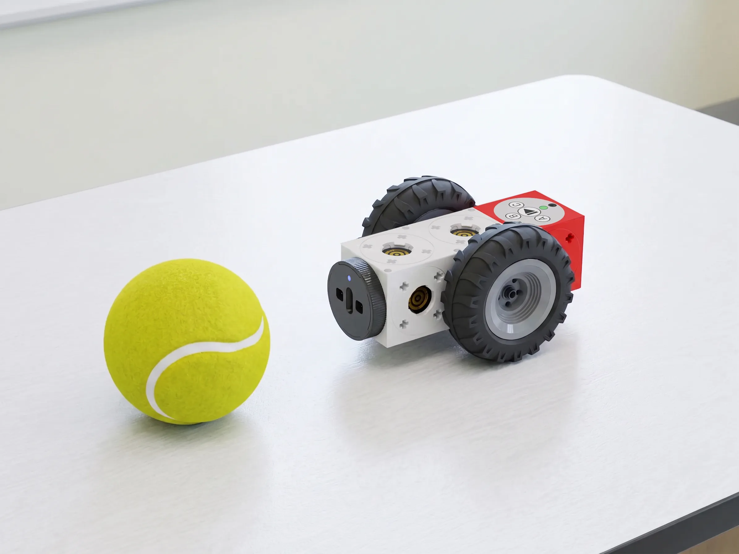 eXperiBot Explorer steht vor einem Tennisball.